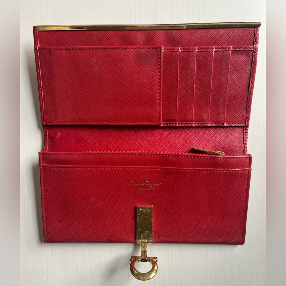 Salvatore Ferragamo Gancini Continental Red Leather Wallet - Picture 7 of 7